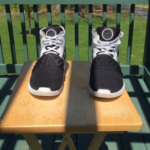 Jagati 'Black White'